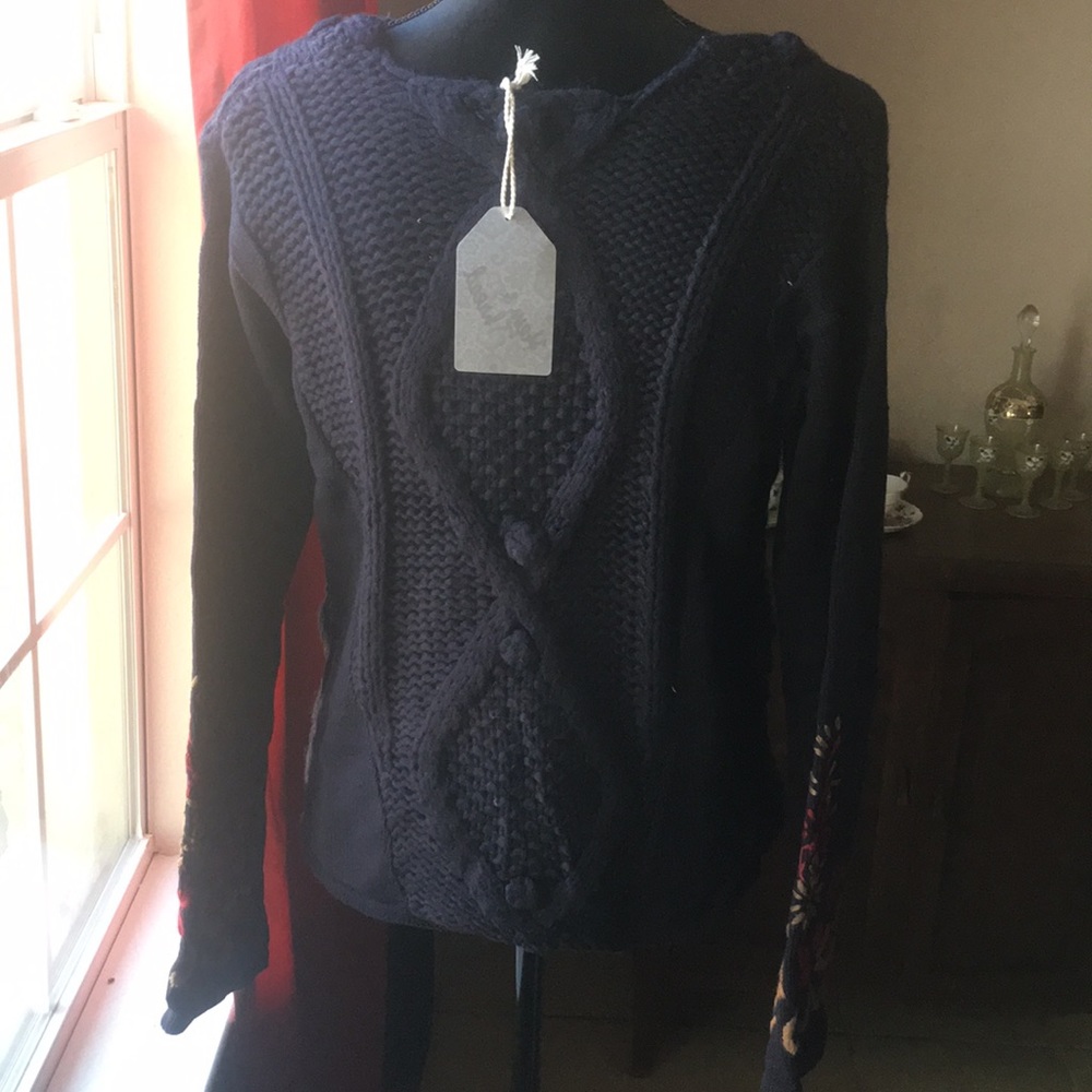 Knit Navy Sweater with sleeve design - Picture 4 of 8